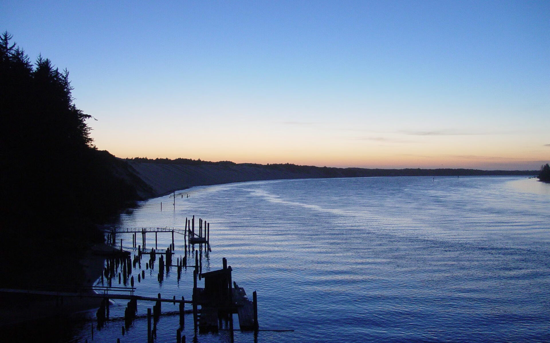 华体会hth-西甲裁判吹罚尺度变化对比赛节奏的微观影响分析，足球裁判吹哨视频