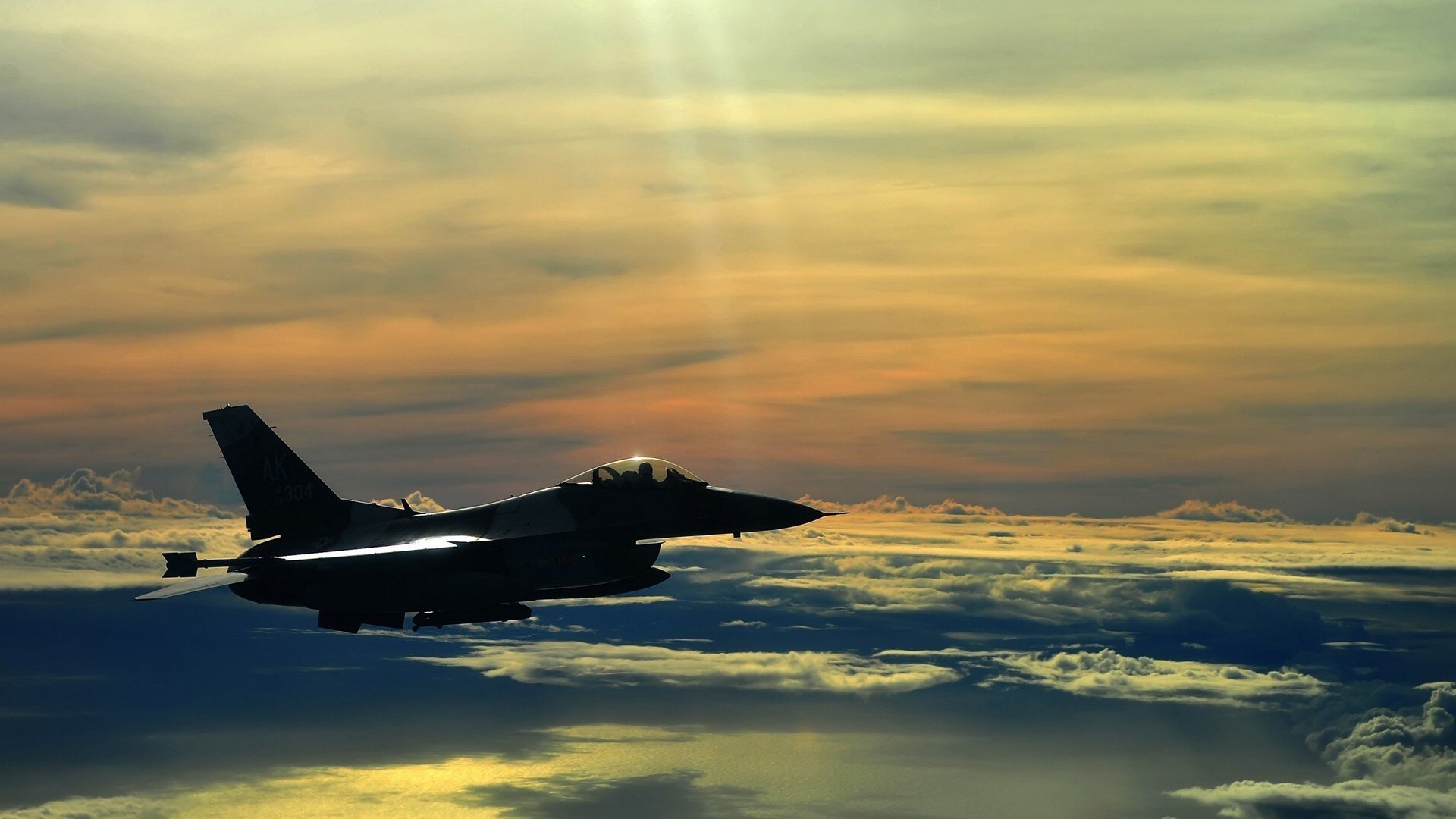 华体会登录入口-“龙舟赛激烈角逐，天府新区湖滨赛场热力十足”